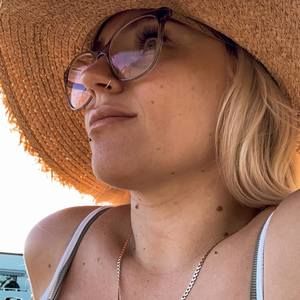 Meet your Posher, Nadine